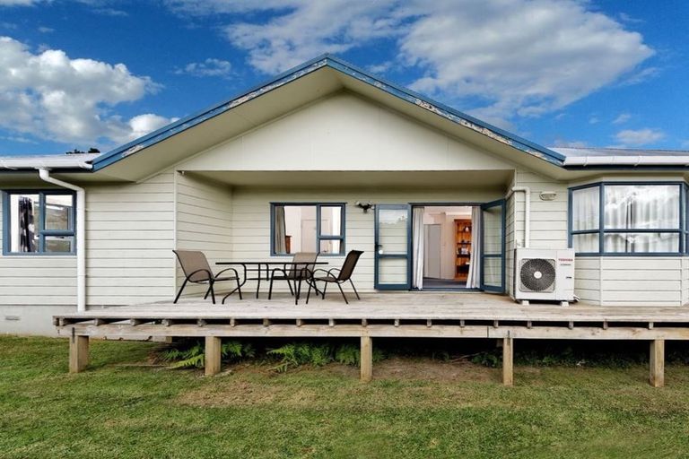 Photo of property in 6a Laura Street, Kelston, Auckland, 0602