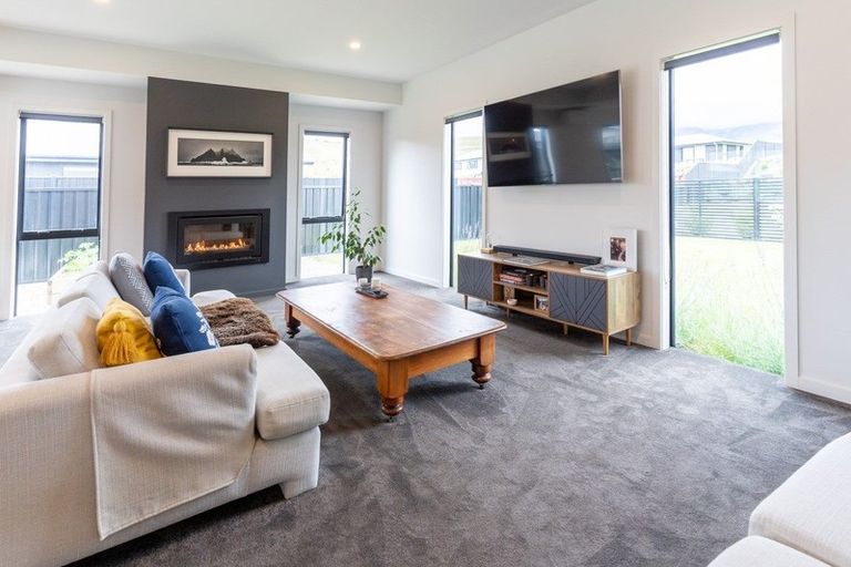 Photo of property in 44 Stratford Drive, Mount Pisa, Cromwell, 9383