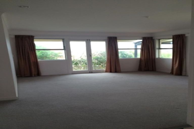Photo of property in 6 Sampson Lane, Northcote, Auckland, 0627