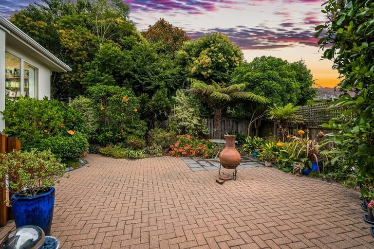 Photo of property in 1 Metric Place, Te Atatu South, Auckland, 0610