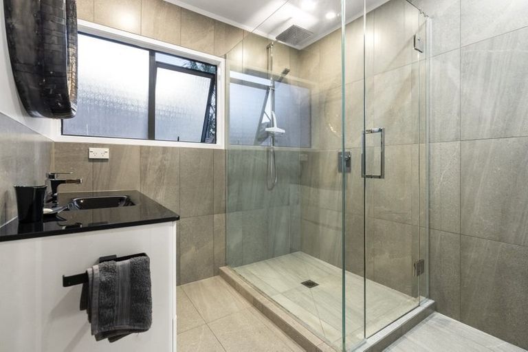 Photo of property in 14 David Beattie Place, Chatswood, Auckland, 0626