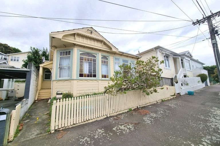 Photo of property in 4 Manley Terrace, Newtown, Wellington, 6021