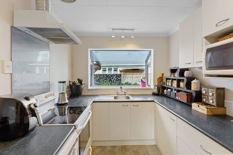 Photo of property in 14 Rodney Grove, Paraparaumu, 5032