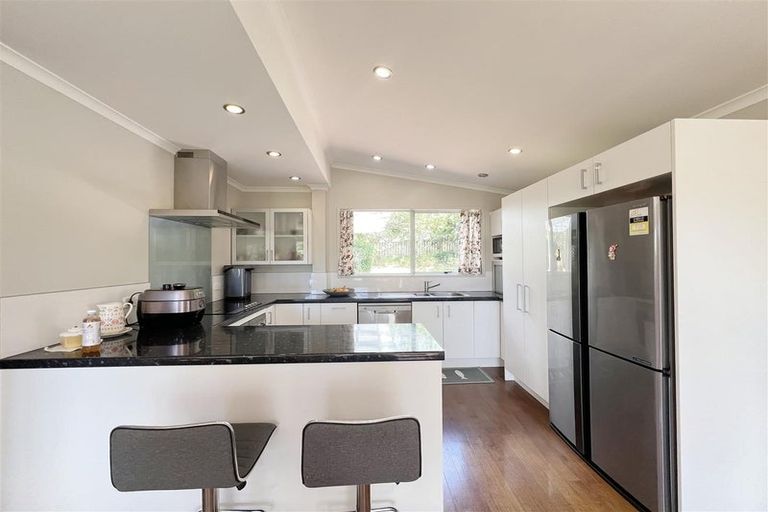 Photo of property in 10 Salamanca Road, Sunnynook, Auckland, 0620