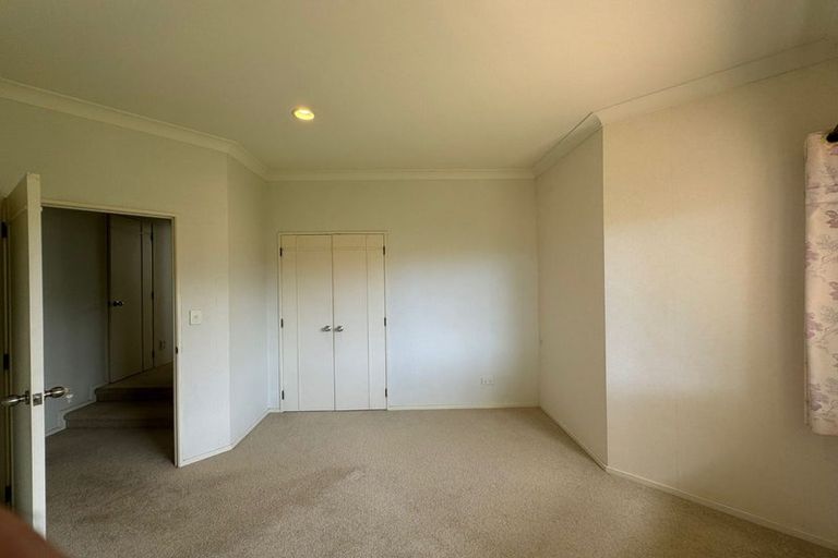 Photo of property in 1 Capistrano Mews, Goodwood Heights, Auckland, 2105