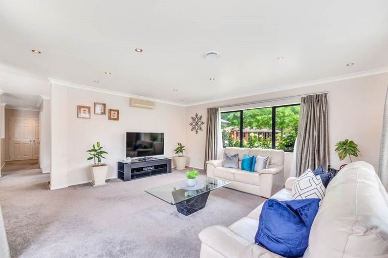 Photo of property in 51 Sapperton Drive, Henderson, Auckland, 0612
