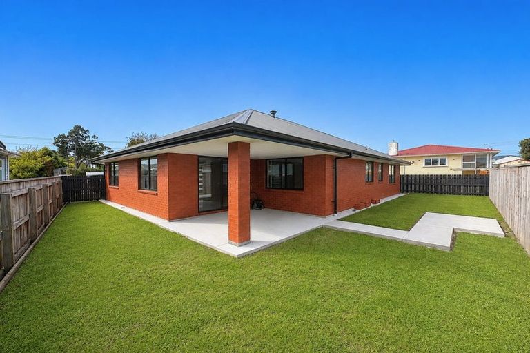 Photo of property in 5 Wheeler Place, Upper Vogeltown, New Plymouth, 4310