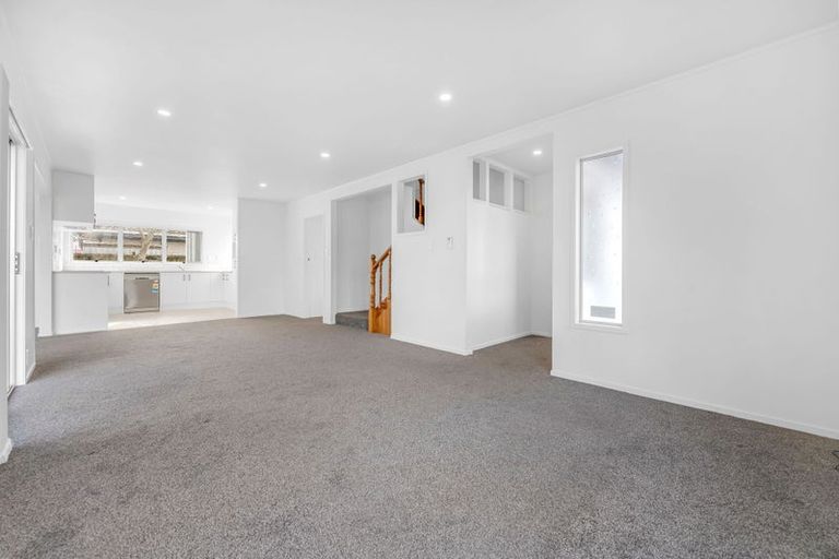 Photo of property in 44 Eugenia Rise, Totara Heights, Auckland, 2105
