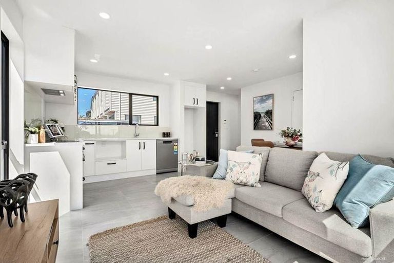 Photo of property in 2/107 Porchester Road, Papakura, 2110