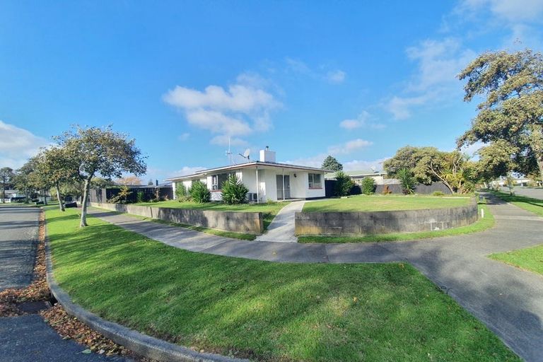 Photo of property in 24 Motuoapa Place, Kelvin Grove, Palmerston North, 4414