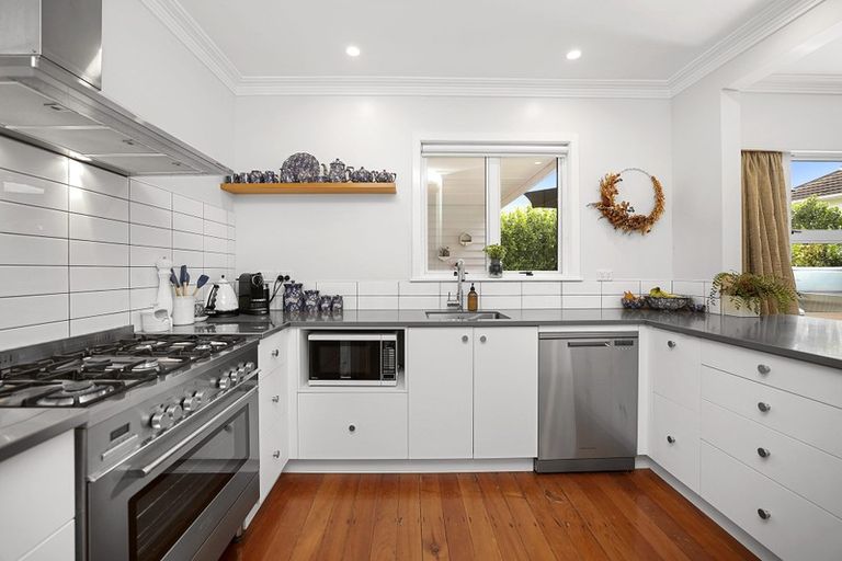 Photo of property in 120 Carrington Street, Lower Vogeltown, New Plymouth, 4310