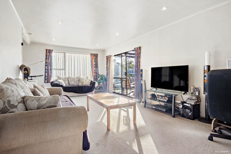 Photo of property in 71 Oreil Avenue, West Harbour, Auckland, 0618