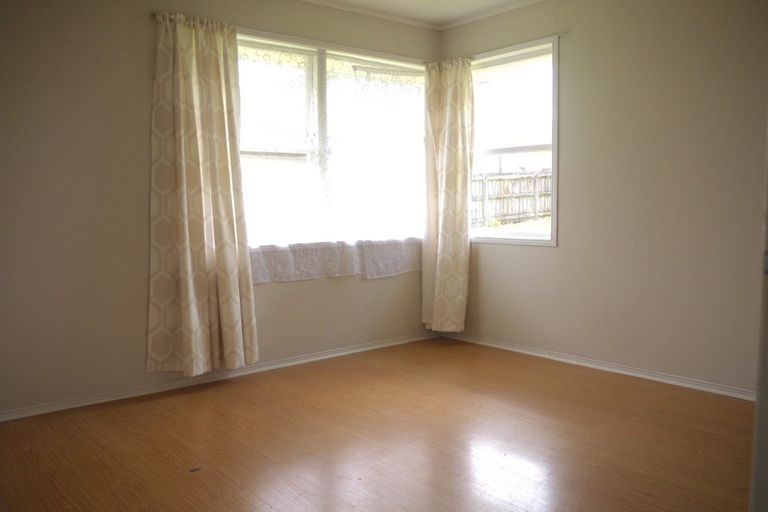 Photo of property in 2/9 Wells Road, Bucklands Beach, Auckland, 2012