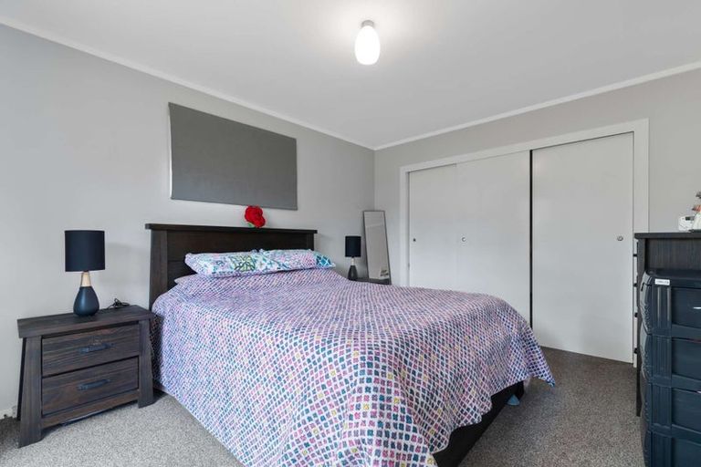 Photo of property in 25 Balgowan Terrace, Conifer Grove, Takanini, 2112