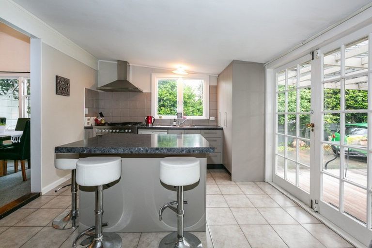 Photo of property in 702 Avenue Road West, Saint Leonards, Hastings, 4120