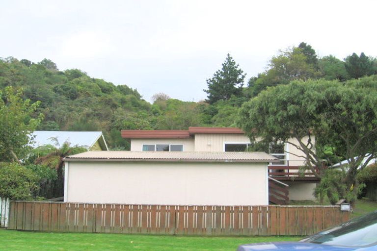 Photo of property in 10 Lincoln Avenue, Tawa, Wellington, 5028