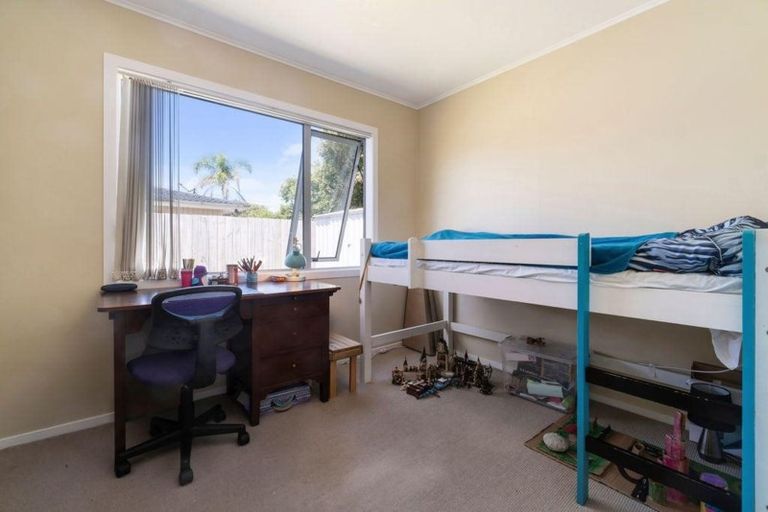Photo of property in 17a Tawa Road, Te Atatu Peninsula, Auckland, 0610