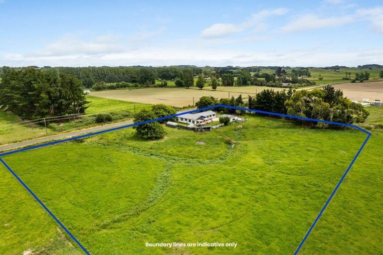 Photo of property in 178 Waikawa Beach Road, Manakau, Levin, 5573