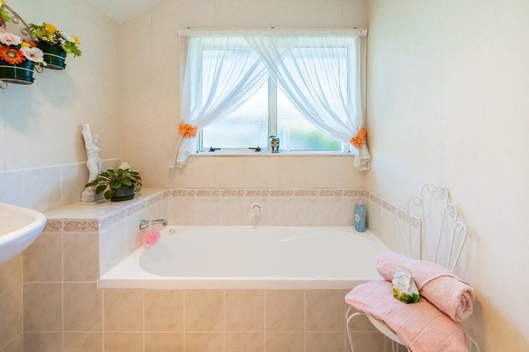 Photo of property in 1 Harvest Court, Paraparaumu, 5032