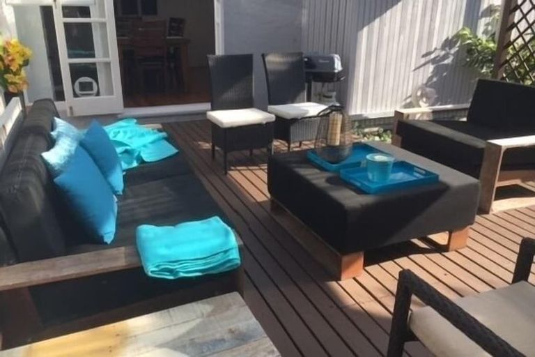 Photo of property in 6 Long Street, Torbay, Auckland, 0630