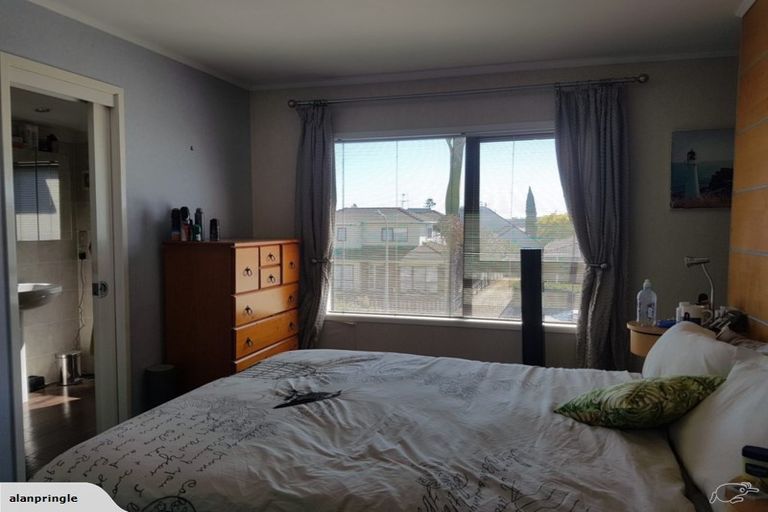 Photo of property in 78 Hattaway Avenue, Bucklands Beach, Auckland, 2012