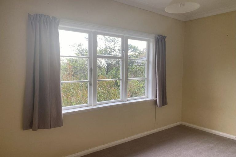 Photo of property in 17 Raroa Terrace, Tawa, Wellington, 5028