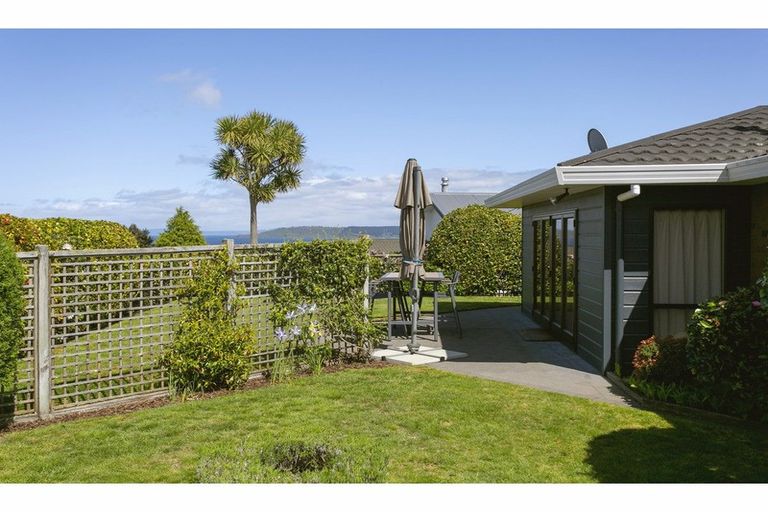 Photo of property in 2/77 Harvey Street, Waipahihi, Taupo, 3330