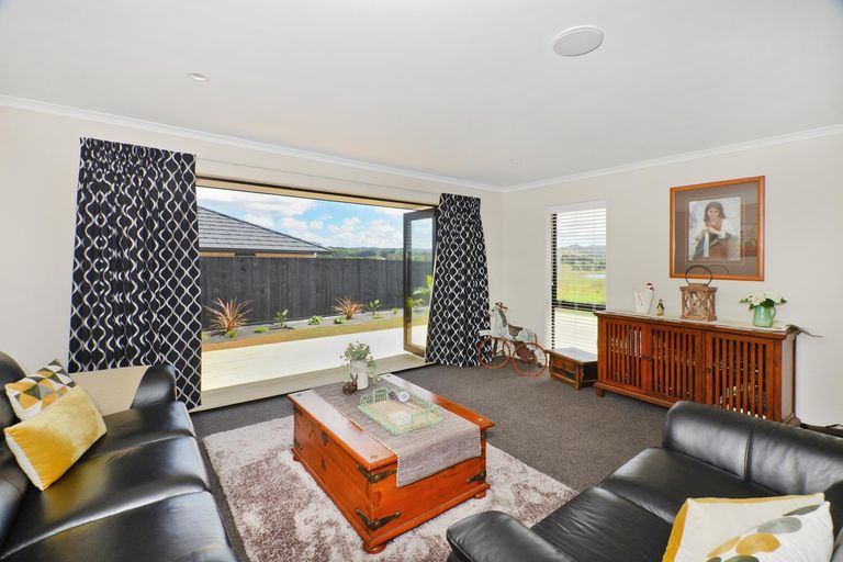 Photo of property in 18 Wairau Drive, Tikipunga, Whangarei, 0112