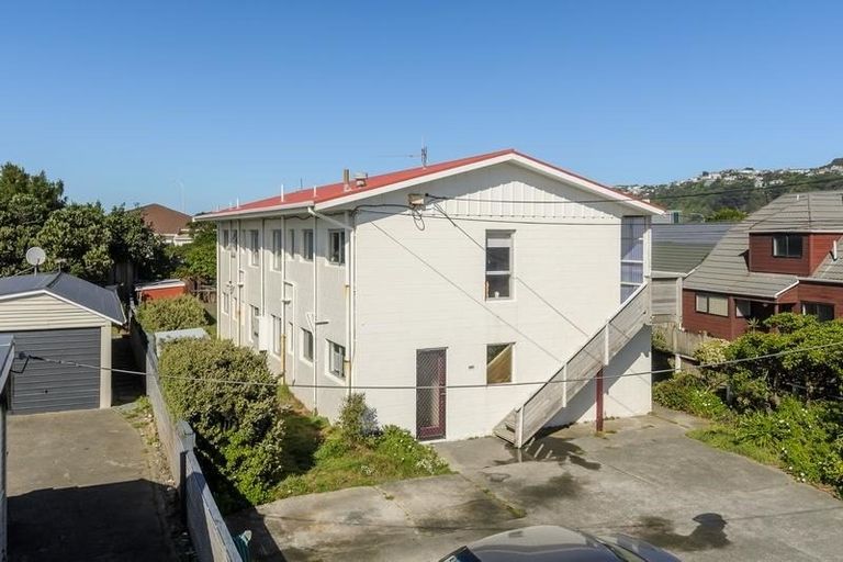 Photo of property in 4/105 Apu Crescent, Lyall Bay, Wellington, 6022