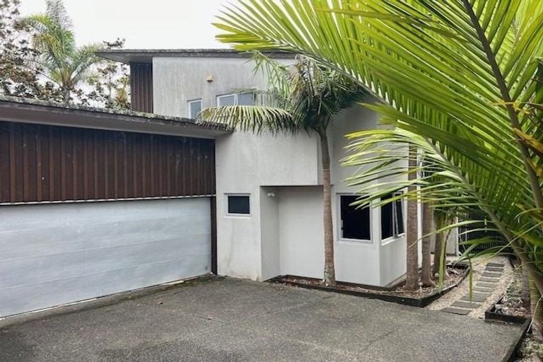 Photo of property in 37 Scarlet Oak Drive, Schnapper Rock, Auckland, 0632