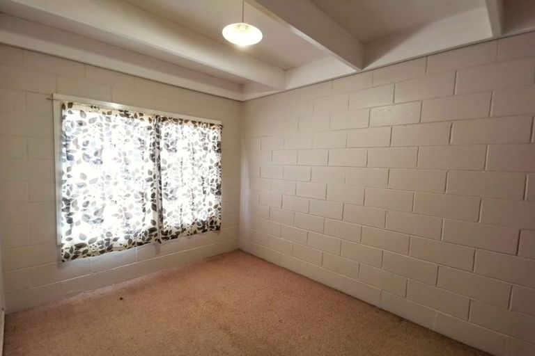 Photo of property in 1/22 Kelston Street, New Lynn, Auckland, 0600