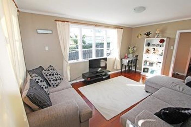 Photo of property in 43b Moire Road, Massey, Auckland, 0614