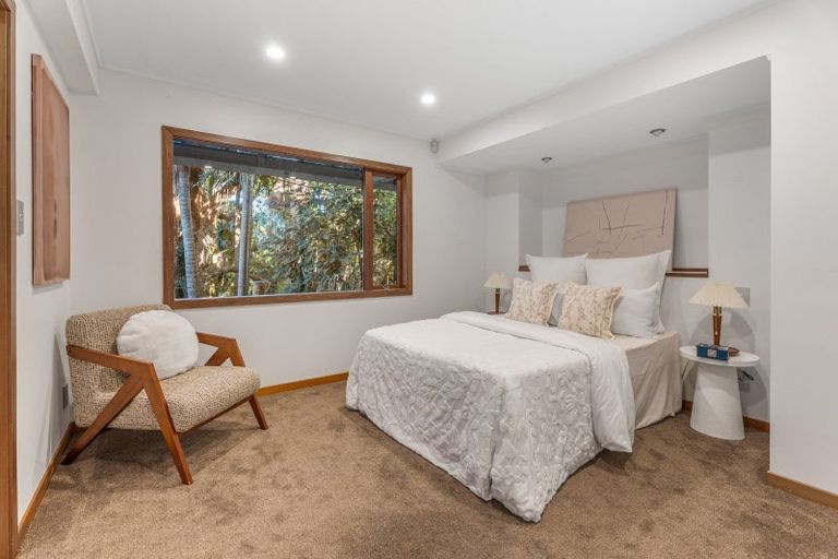 Photo of property in 72 Cliff Road, Torbay, Auckland, 0630