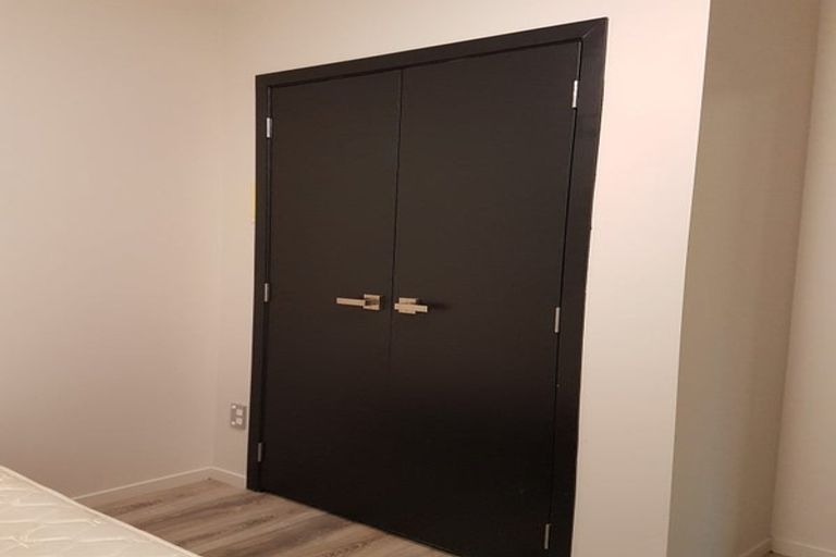 Photo of property in 208 Don Buck Road, Massey, Auckland, 0614