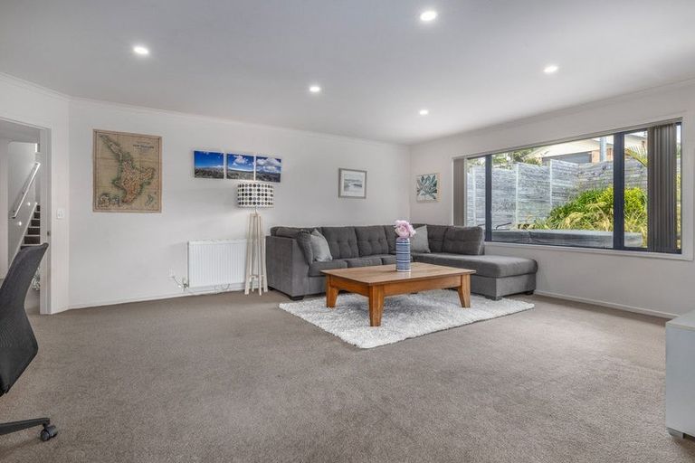 Photo of property in 17 Endeavour Drive, Whitby, Porirua, 5024