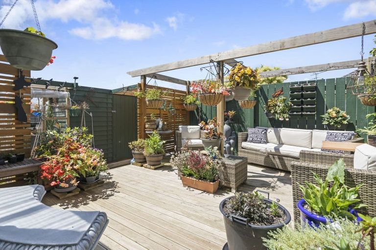 Photo of property in 63 The Drive, Tawa, Wellington, 5028