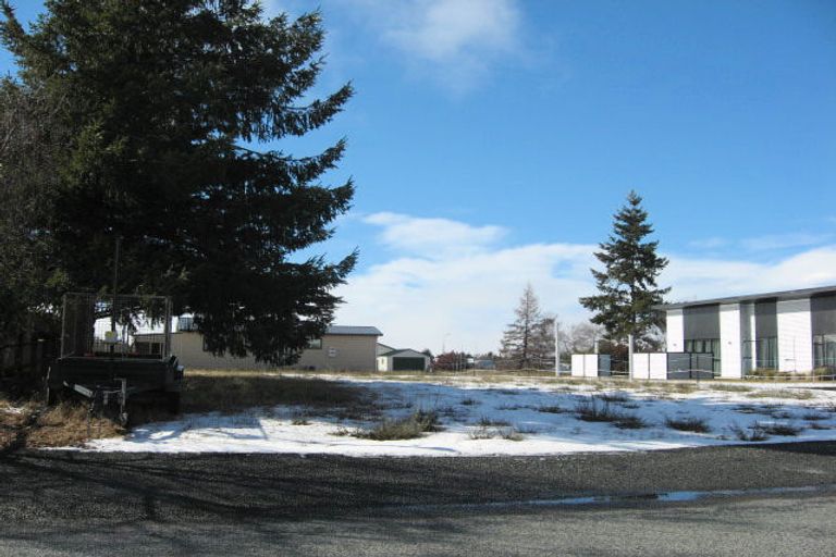 Photo of property in 14 Irishman Drive, Twizel, 7901