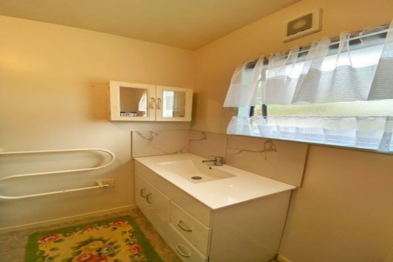 Photo of property in 27 Glendene Avenue, Glendene, Auckland, 0602