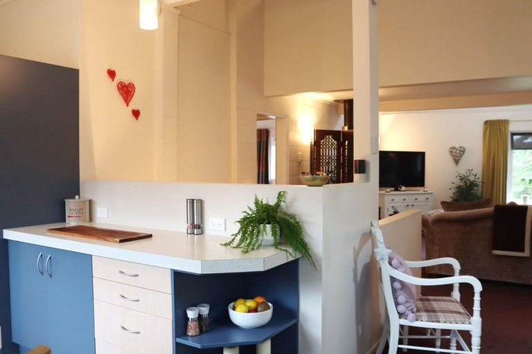 Photo of property in 18 Kauri Road, Waikanae, 5036