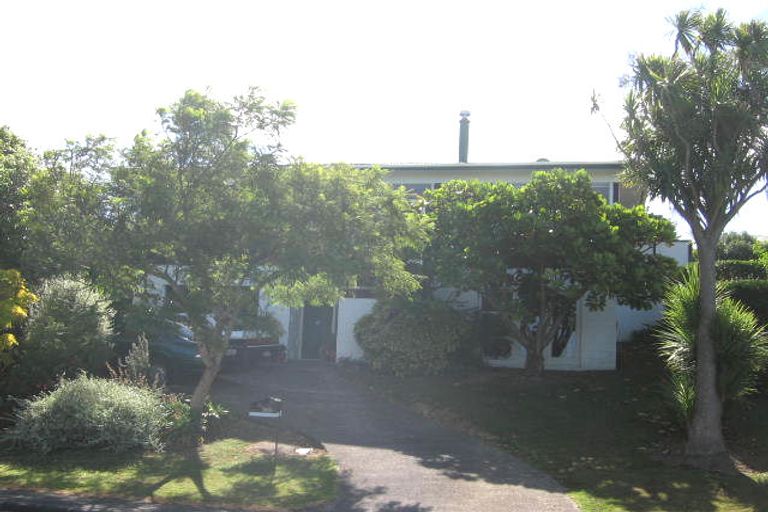 Photo of property in 20 Woodcote Drive, Glenfield, Auckland, 0629