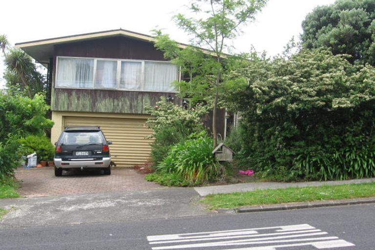 Photo of property in 1 Beechdale Crescent, Pakuranga Heights, Auckland, 2010