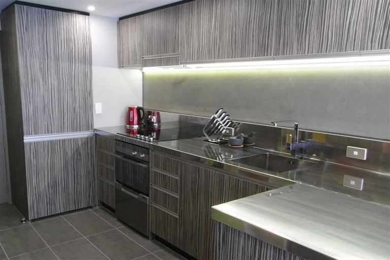 Photo of property in Canvas Apartments, 2/307 Willis Street, Te Aro, Wellington, 6011