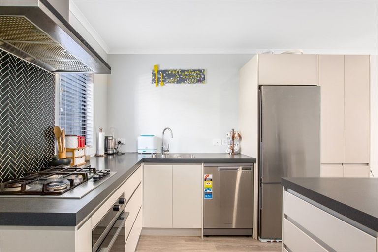 Photo of property in 19/9 Surrey Street, Tawa, Wellington, 5028