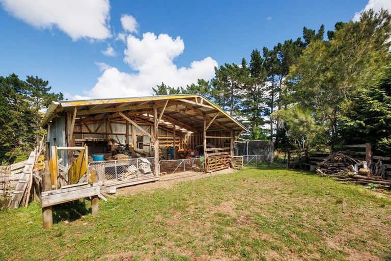 Photo of property in 303 Kahuterawa Road, Linton, Palmerston North, 4472