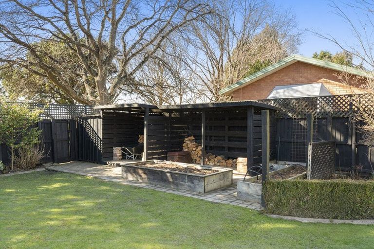 Photo of property in 39 Manor Place, Bryndwr, Christchurch, 8053