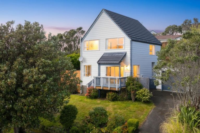 Photo of property in 5 Anaheim Place, Churton Park, Wellington, 6037