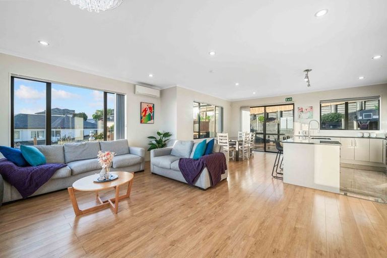 Photo of property in 19 Kereru Rise, Papakura, 2110