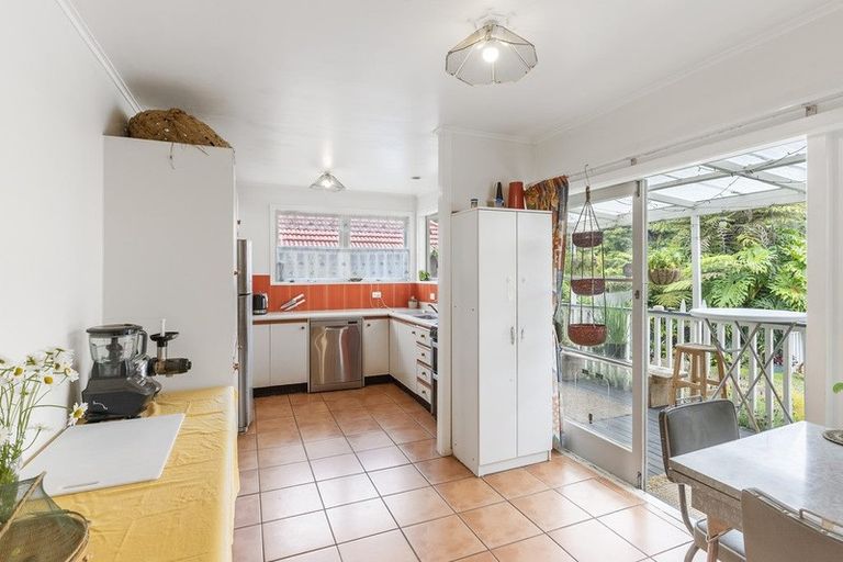Photo of property in 28 Lowtherhurst Road, Massey, Auckland, 0614