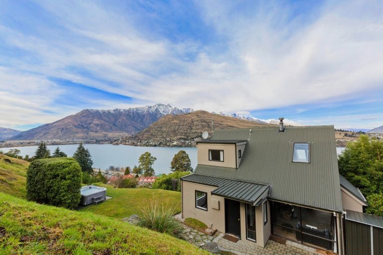 Photo of property in 18 Woodbury Rise, Queenstown, 9300