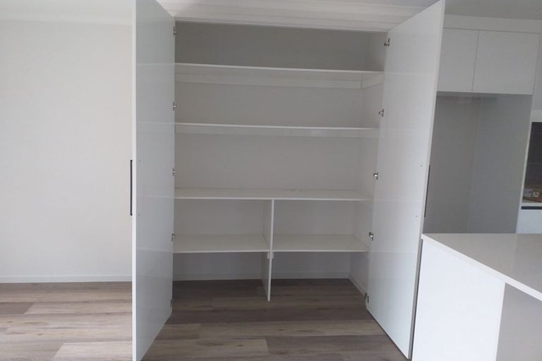 Photo of property in 2 Emerald Avenue, Rosehill, Papakura, 2113